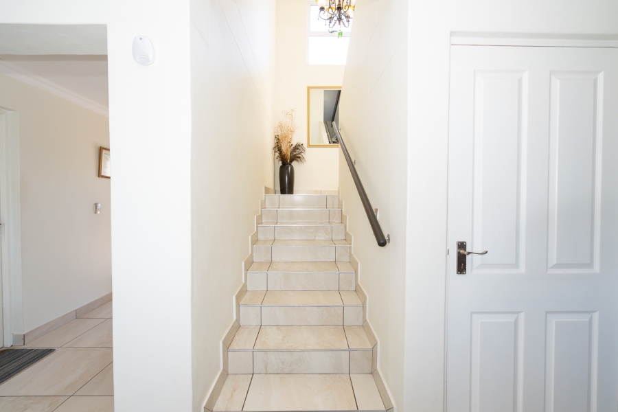 4 Bedroom Property for Sale in Sunset Estate Western Cape